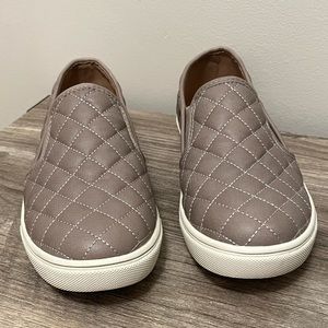 🎉HP🎉 Steve Madden ECENTRCQ SNEAKER